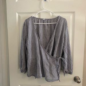 Old Navy Peplum Wrap Top EUC